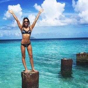 Cupshe Black Triangle Strappy Bikini With Mesh Inlay Size Small